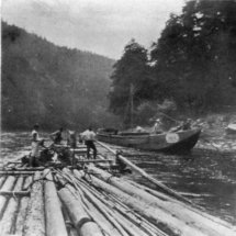 Zdroj: https://img.radio.cz/pictures/historie/vorari_na_vltave_1903.jpg vorari_na_vltave_1903